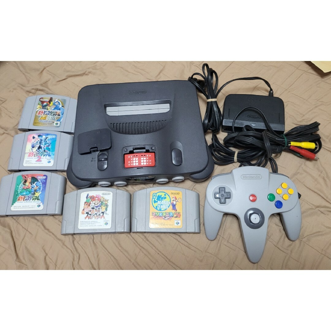 NINTENDO 64(ニンテンドウ64)のNintendo64 本体一式　メモリー拡張パック　ソフト５個　セット エンタメ/ホビーのゲームソフト/ゲーム機本体(家庭用ゲーム機本体)の商品写真