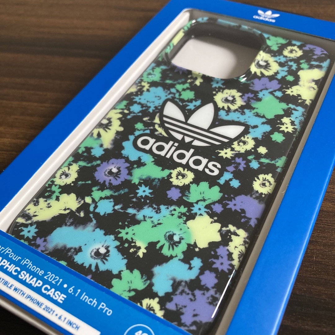 adidas(アディダス)のadidas アディダス  iPhone13 / 13 Pro ケース カバー スマホ/家電/カメラのスマホアクセサリー(iPhoneケース)の商品写真