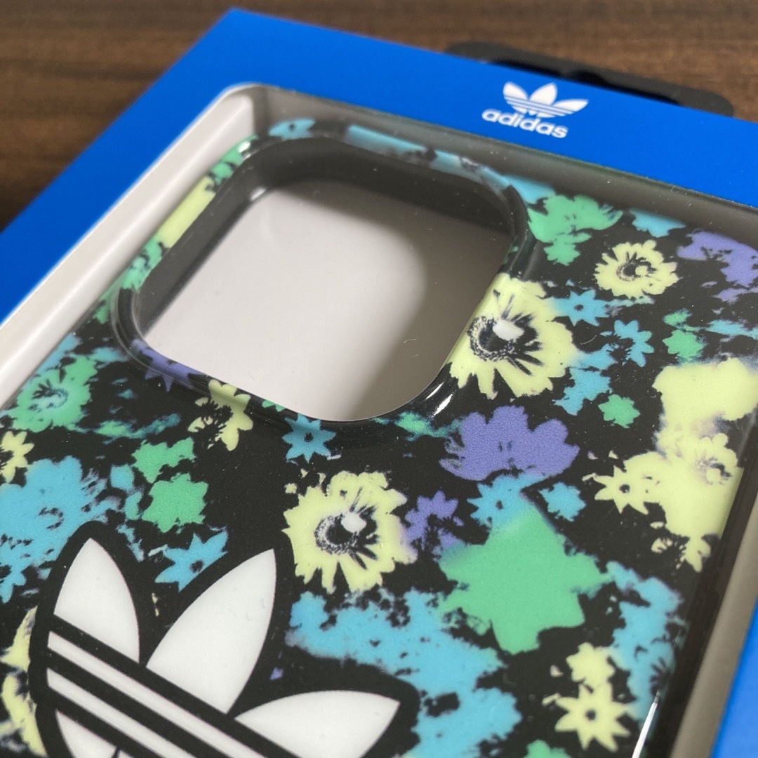 adidas(アディダス)のadidas アディダス  iPhone13 / 13 Pro ケース カバー スマホ/家電/カメラのスマホアクセサリー(iPhoneケース)の商品写真