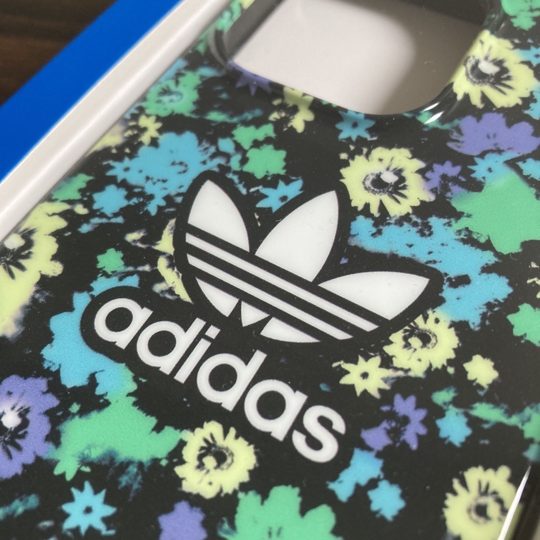 adidas(アディダス)のadidas アディダス  iPhone13 / 13 Pro ケース カバー スマホ/家電/カメラのスマホアクセサリー(iPhoneケース)の商品写真