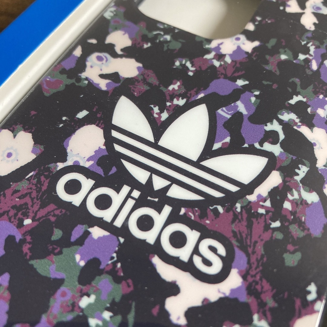 adidas(アディダス)のadidas アディダス iPhone 12 / 12 Pro ケース カバー スマホ/家電/カメラのスマホアクセサリー(iPhoneケース)の商品写真