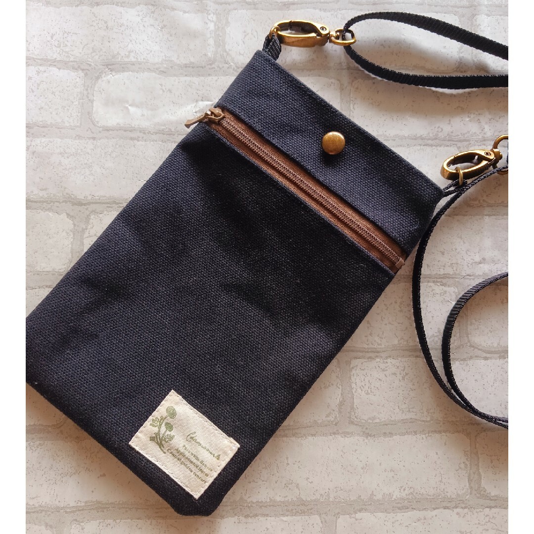 黒帆布のスマホショルダーバッグ　サコッシュ レディースのバッグ(ショルダーバッグ)の商品写真