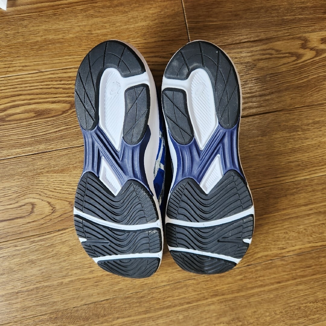 asics(アシックス)のアシックス レーザービーム LAZERBEAM 24.5センチ　 ジュニア シ… キッズ/ベビー/マタニティのキッズ靴/シューズ(15cm~)(スニーカー)の商品写真