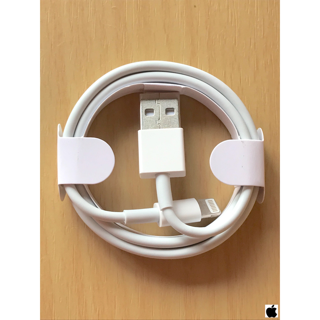 Apple(アップル)の*iPhone付属品* USB充電アダプタ Lightningケーブル スマホ/家電/カメラのスマートフォン/携帯電話(バッテリー/充電器)の商品写真