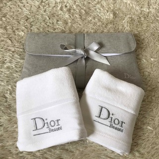 クリスチャンディオール(Christian Dior)のディオール　タオルセット　ケース付き　タオル2点セット　白　ホワイト(タオル/バス用品)