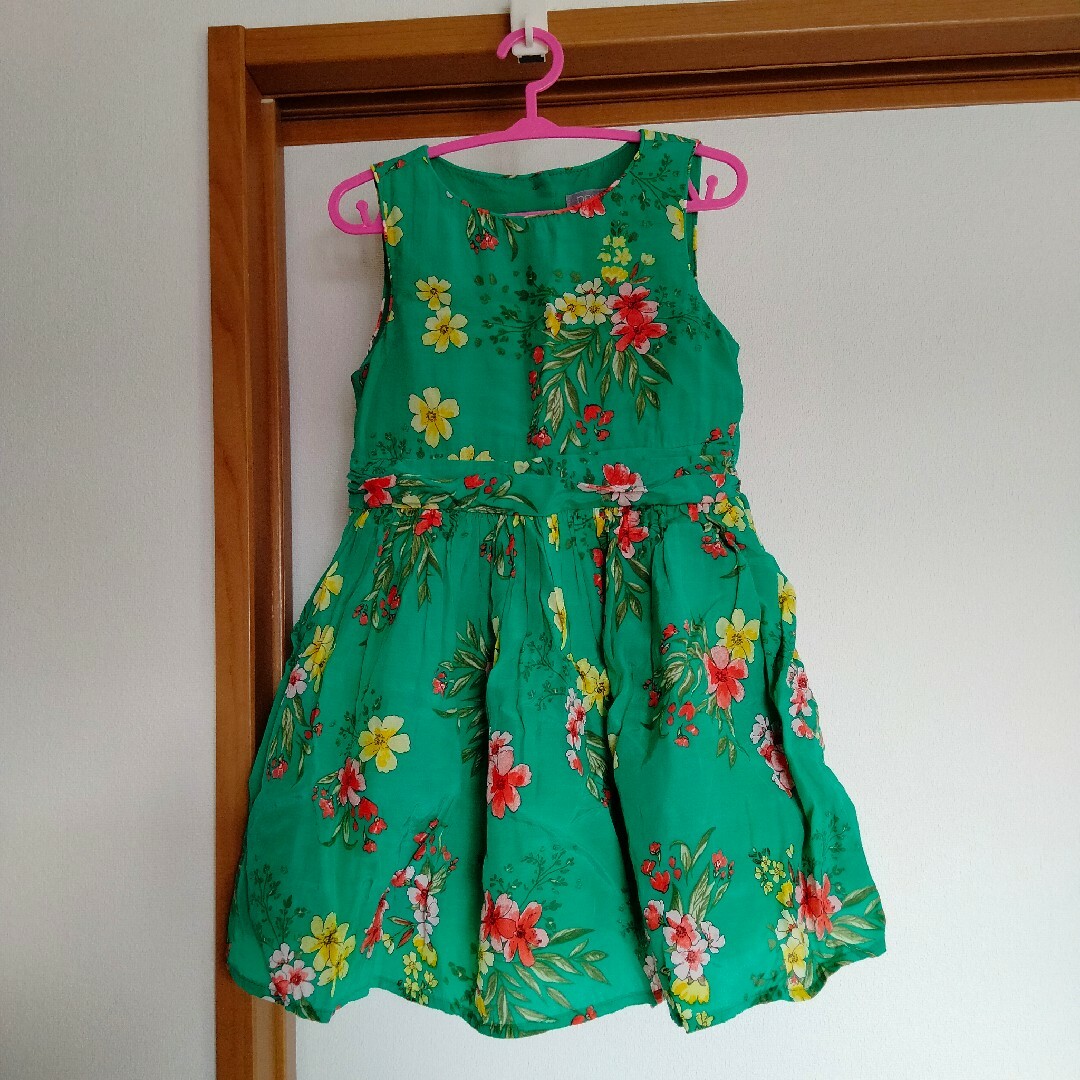 NEXT(ネクスト)のNEXT　ノースリーブワンピース　90 　花柄　緑 キッズ/ベビー/マタニティのキッズ服女の子用(90cm~)(ワンピース)の商品写真