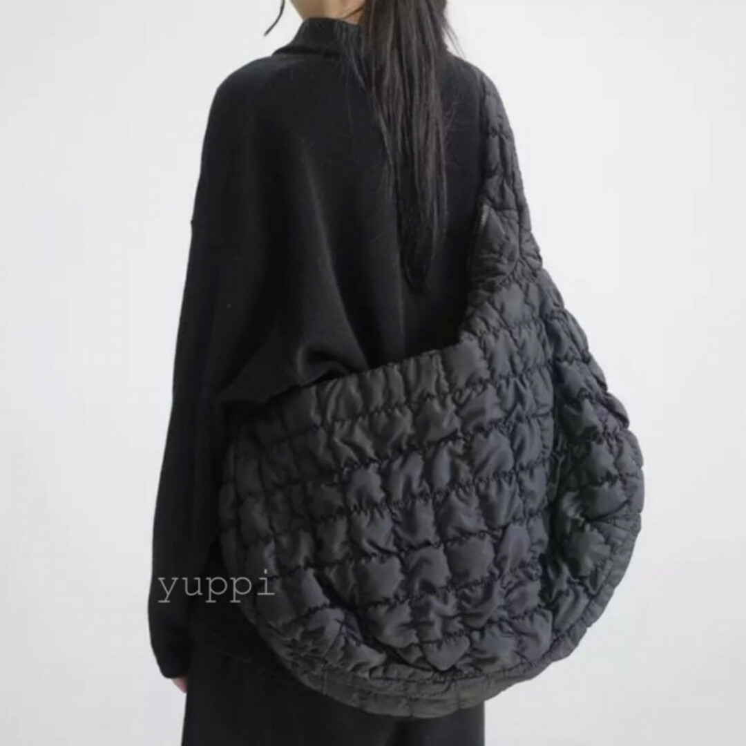 キルティング ビッグショルダーバッグ ボディバッグ 黒 海外ファッション 美品 レディースのバッグ(ショルダーバッグ)の商品写真