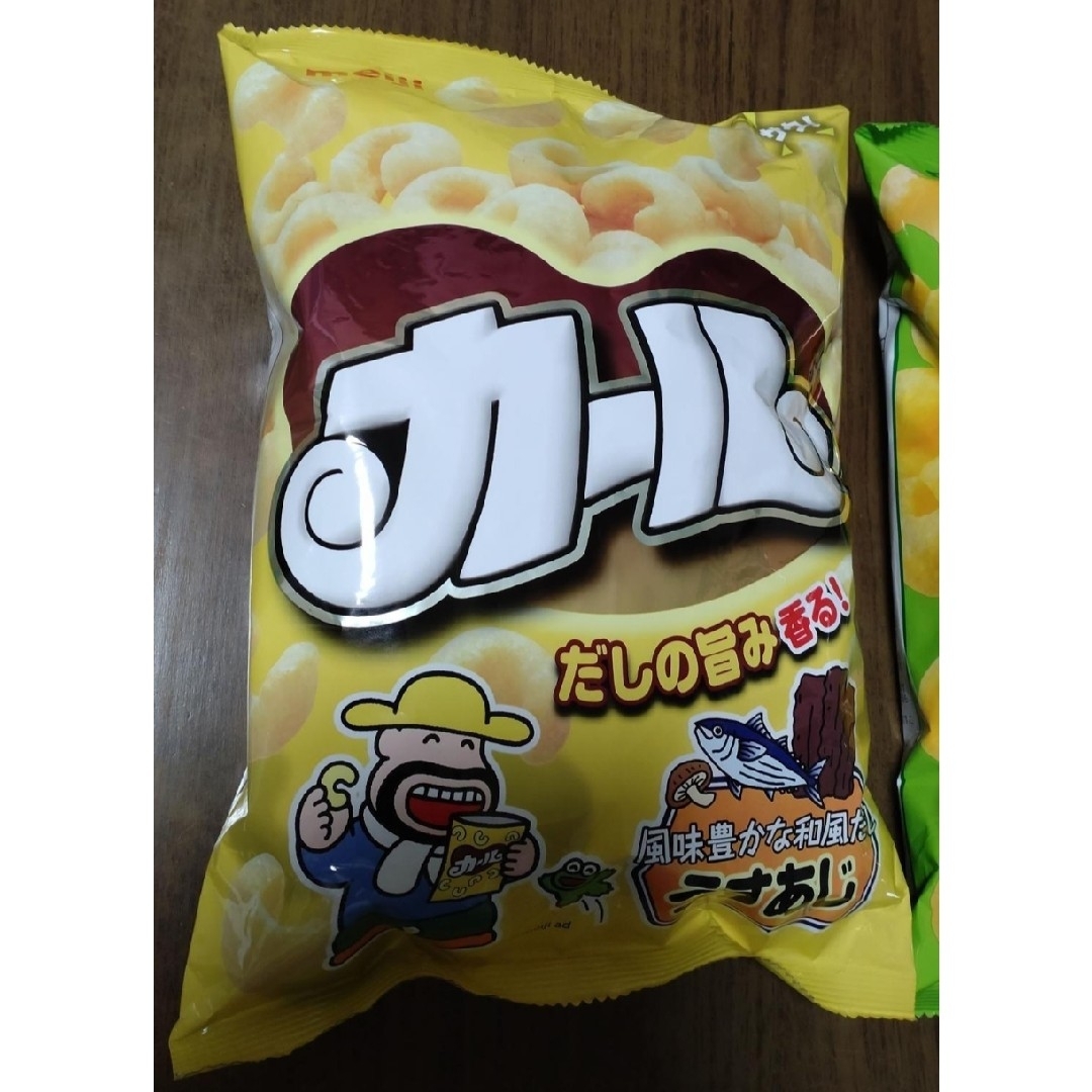 【西日本限定】　明治　カール　○2種セット 食品/飲料/酒の食品(菓子/デザート)の商品写真