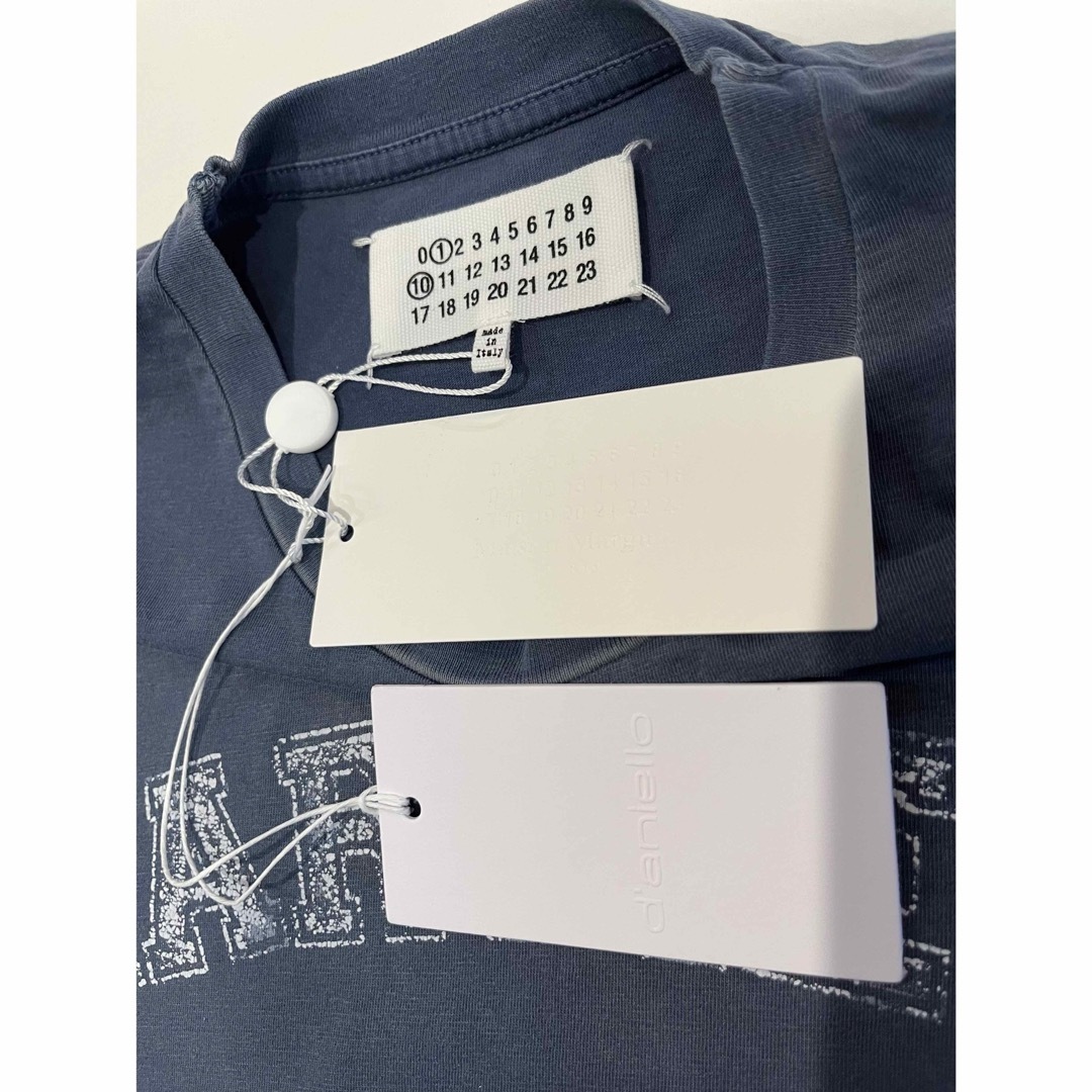 Maison Martin Margiela(マルタンマルジェラ)の23SS メゾン マルジェラ Tシャツ ヴィンテージ 古着風 ロゴ 新品ブルーS メンズのトップス(Tシャツ/カットソー(半袖/袖なし))の商品写真