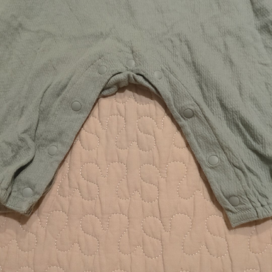 UNIQLO(ユニクロ)のフロントボタンカバーオール(ノースリーブ) キッズ/ベビー/マタニティのベビー服(~85cm)(カバーオール)の商品写真