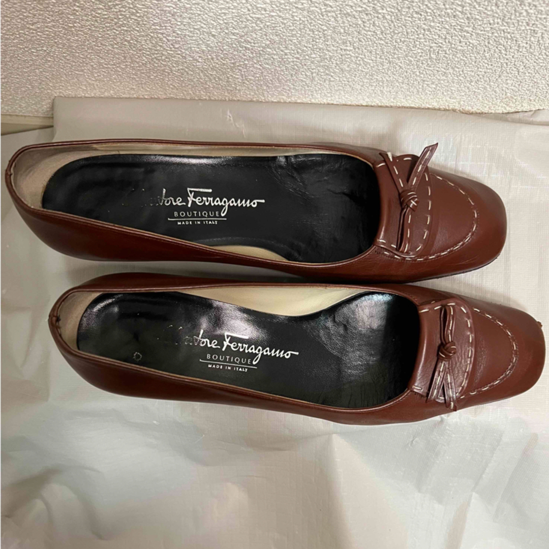 Salvatore Ferragamo(サルヴァトーレフェラガモ)の【最終値下】サルヴァトーレフェラガモ　パンプスブラウンサイズ22.5cm 中古品 レディースの靴/シューズ(ハイヒール/パンプス)の商品写真