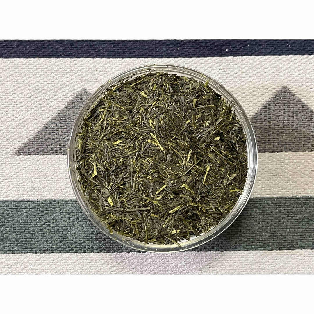 農家直売　一番茶！無農薬！静岡のお茶！緑茶！100g×3袋！ 食品/飲料/酒の飲料(茶)の商品写真