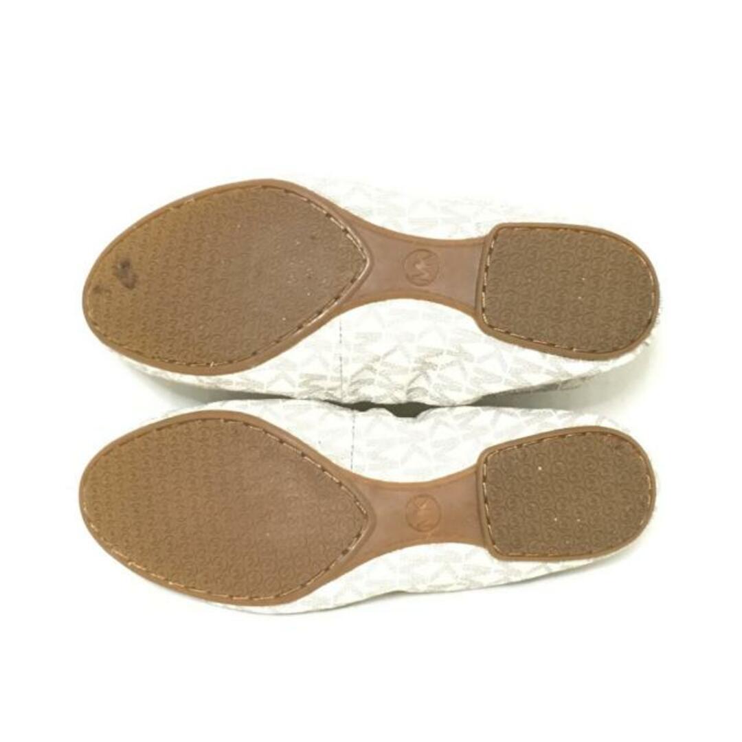 Michael Kors(マイケルコース)のMICHAEL KORS(マイケルコース) フラットシューズ 6.5M レディース - 白×グレーベージュ リボン PVC(塩化ビニール)×レザー レディースの靴/シューズ(その他)の商品写真