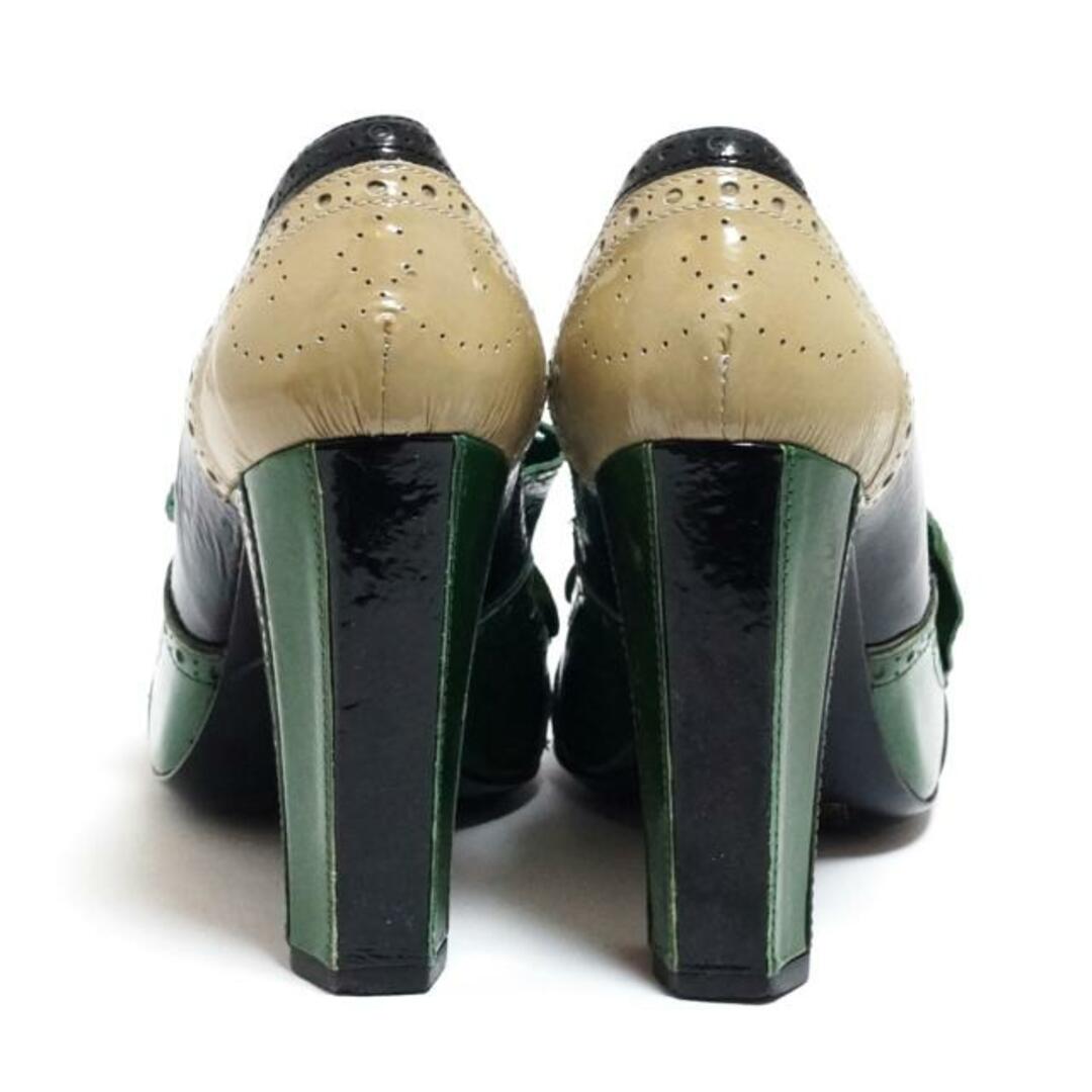 miumiu(ミュウミュウ)のmiumiu(ミュウミュウ) パンプス 35 レディース - 黒×グリーン×マルチ フリル/ウィングチップ エナメル（レザー） レディースの靴/シューズ(ハイヒール/パンプス)の商品写真
