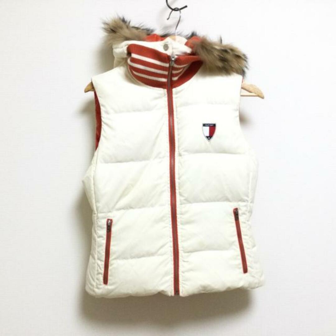 TOMMY HILFIGER(トミーヒルフィガー)のTOMMY HILFIGER(トミーヒルフィガー) ダウンベスト サイズ0 XS レディース - アイボリー×オレンジ ジップアップ/リバーシブル/冬 レディースのジャケット/アウター(ダウンベスト)の商品写真