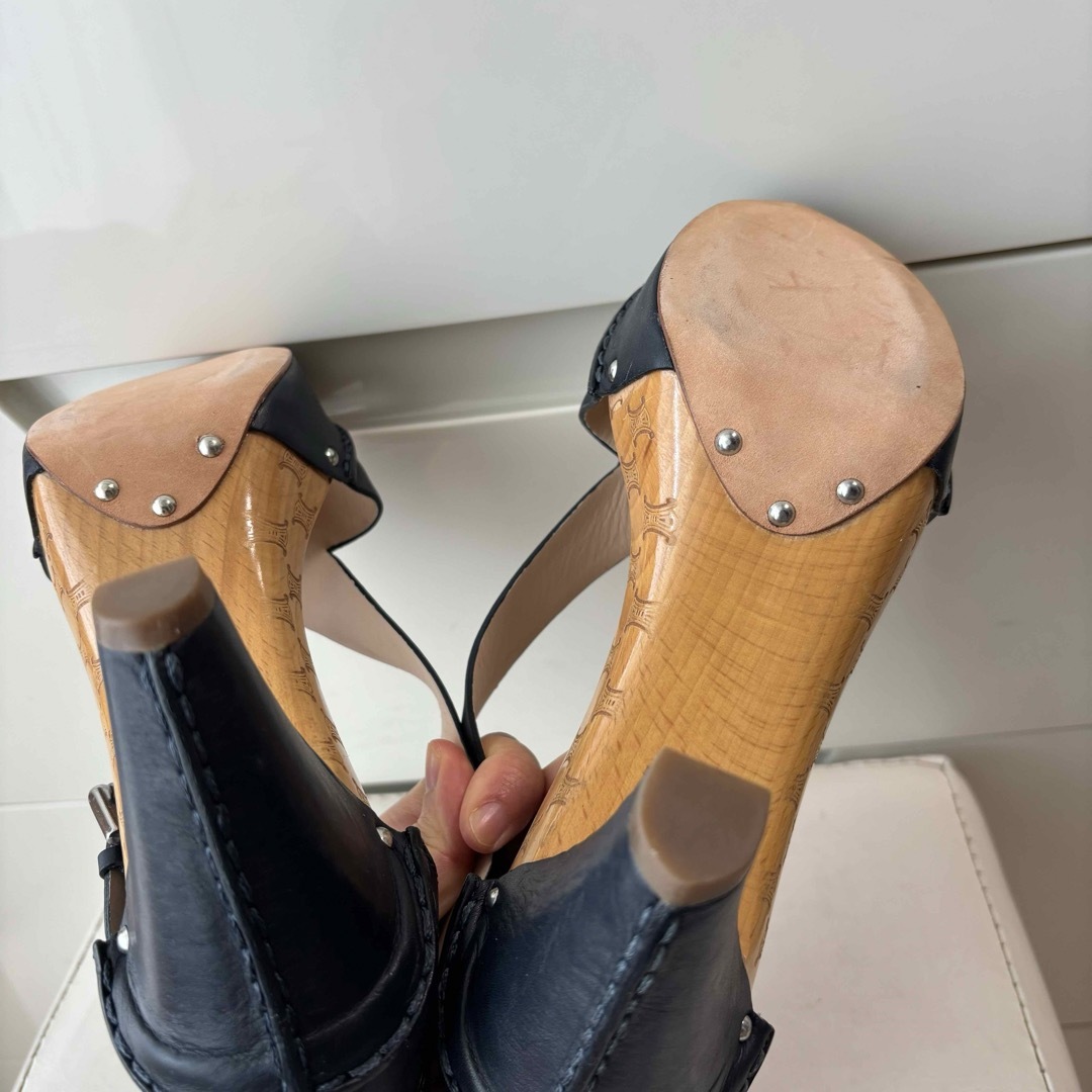 celine(セリーヌ)のセリーヌ　ブラックレザー　クロス　サンダル レディースの靴/シューズ(サンダル)の商品写真