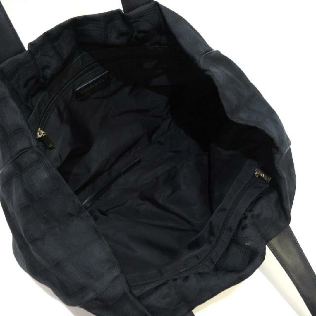 CHANEL(シャネル)のCHANEL(シャネル) トートバッグ ニュートラベルライントートMM 黒 ナイロン×レザー レディースのバッグ(トートバッグ)の商品写真