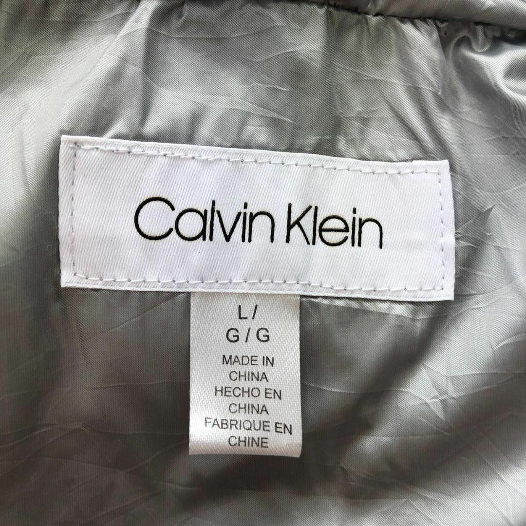 Calvin Klein(カルバンクライン)の【k6498】USA古着カルバンクライン中綿フルジップベストシルバージャケット その他のその他(その他)の商品写真