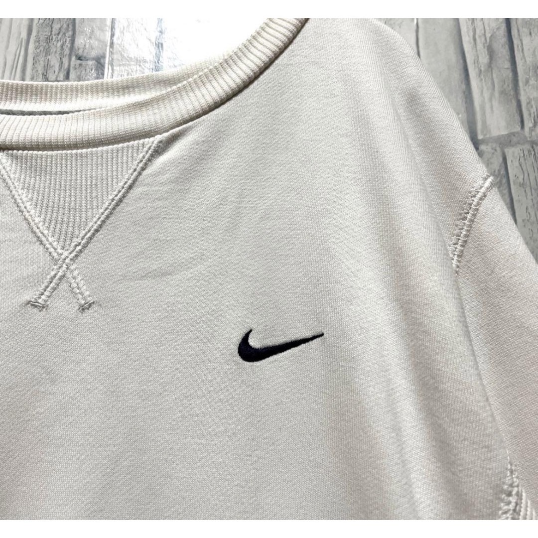 NIKE(ナイキ)のナイキ トレーナー スウェット L 長袖 刺繍ロゴ スウッシュ ホワイト メンズのトップス(スウェット)の商品写真