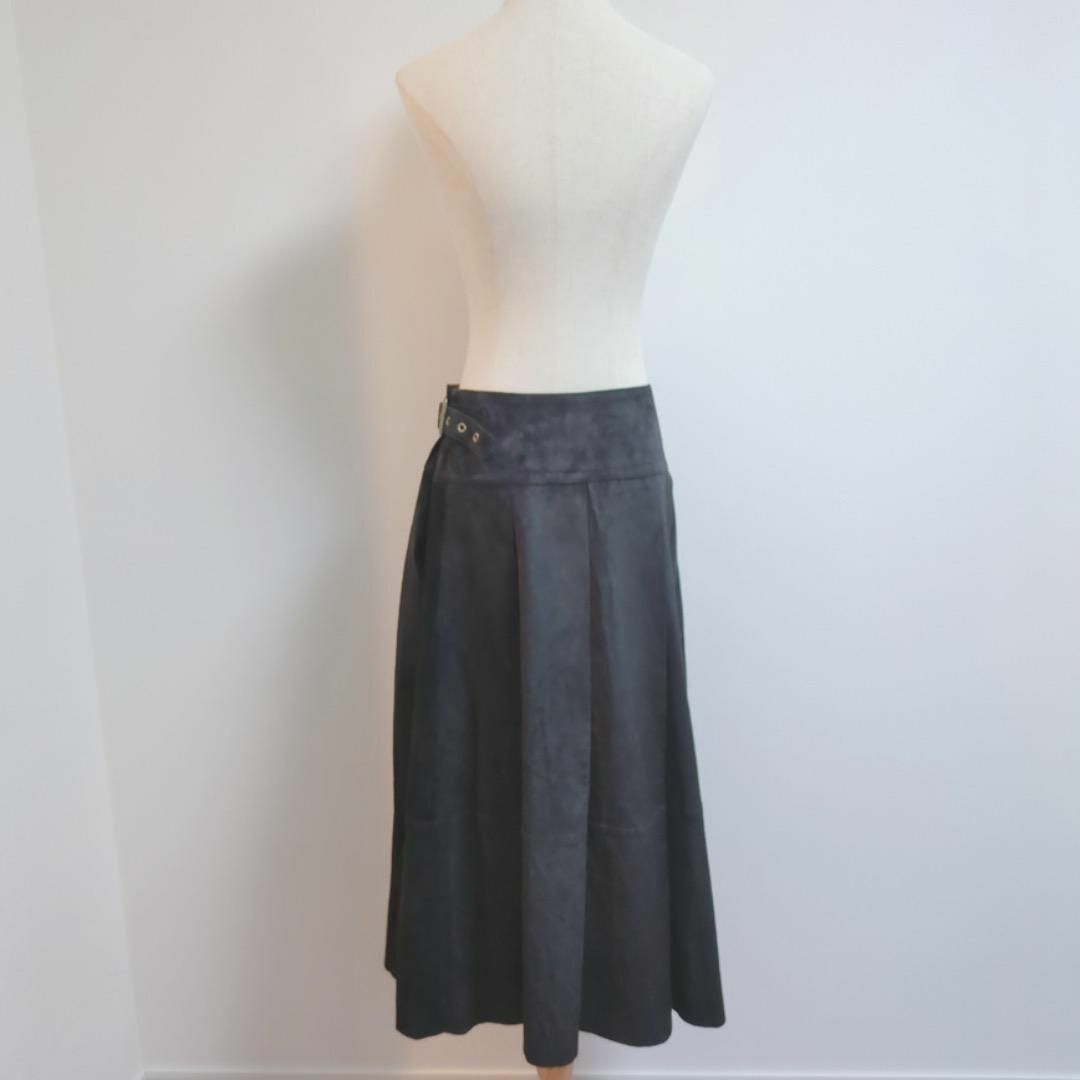 MOGA(モガ)のMS140/美品 MOGA スカート プリーツ ベルト付き 厚手 レザー 本革 レディースのスカート(ひざ丈スカート)の商品写真
