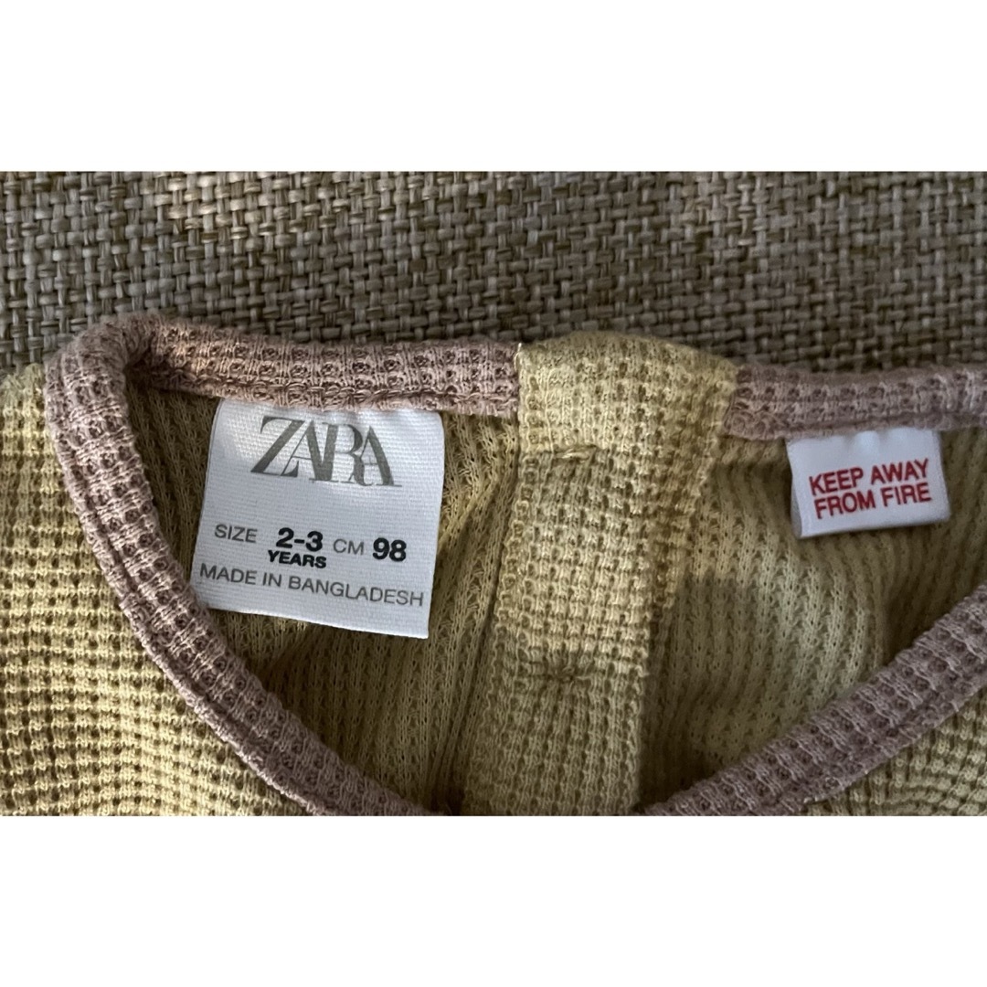 ZARA KIDS(ザラキッズ)の新品　ZARA kids ザラ　トップス　パンツ　セットアップ　100 キッズ/ベビー/マタニティのキッズ服女の子用(90cm~)(Tシャツ/カットソー)の商品写真