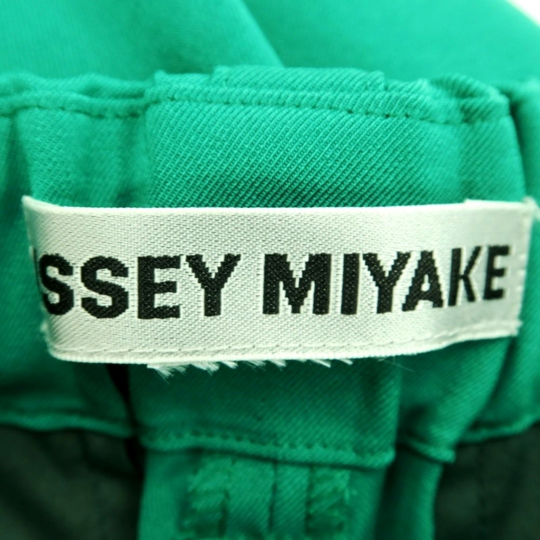 ISSEY MIYAKE(イッセイミヤケ)の【中古】イッセイミヤケ ISSEY MIYAKE 2023年秋冬 フレア スラックスパンツ グリーン【サイズ表記なし（L位）】【レディース】 レディースのパンツ(その他)の商品写真