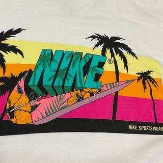 ナイキ(NIKE)の日本未発売　NIKE ハイビスカスロゴTシャツ　XL(Tシャツ/カットソー(半袖/袖なし))