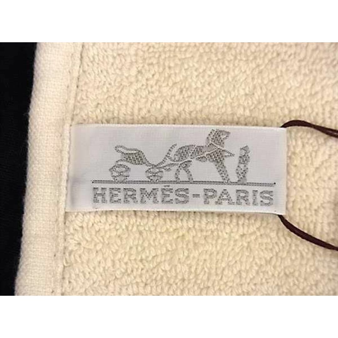 Hermes(エルメス)の■新品■未使用■ HERMES エルメス ステアーズ コットン100％ ハンドタオル ハンカチ レディース メンズ アイボリー系 AW5238 レディースのファッション小物(その他)の商品写真