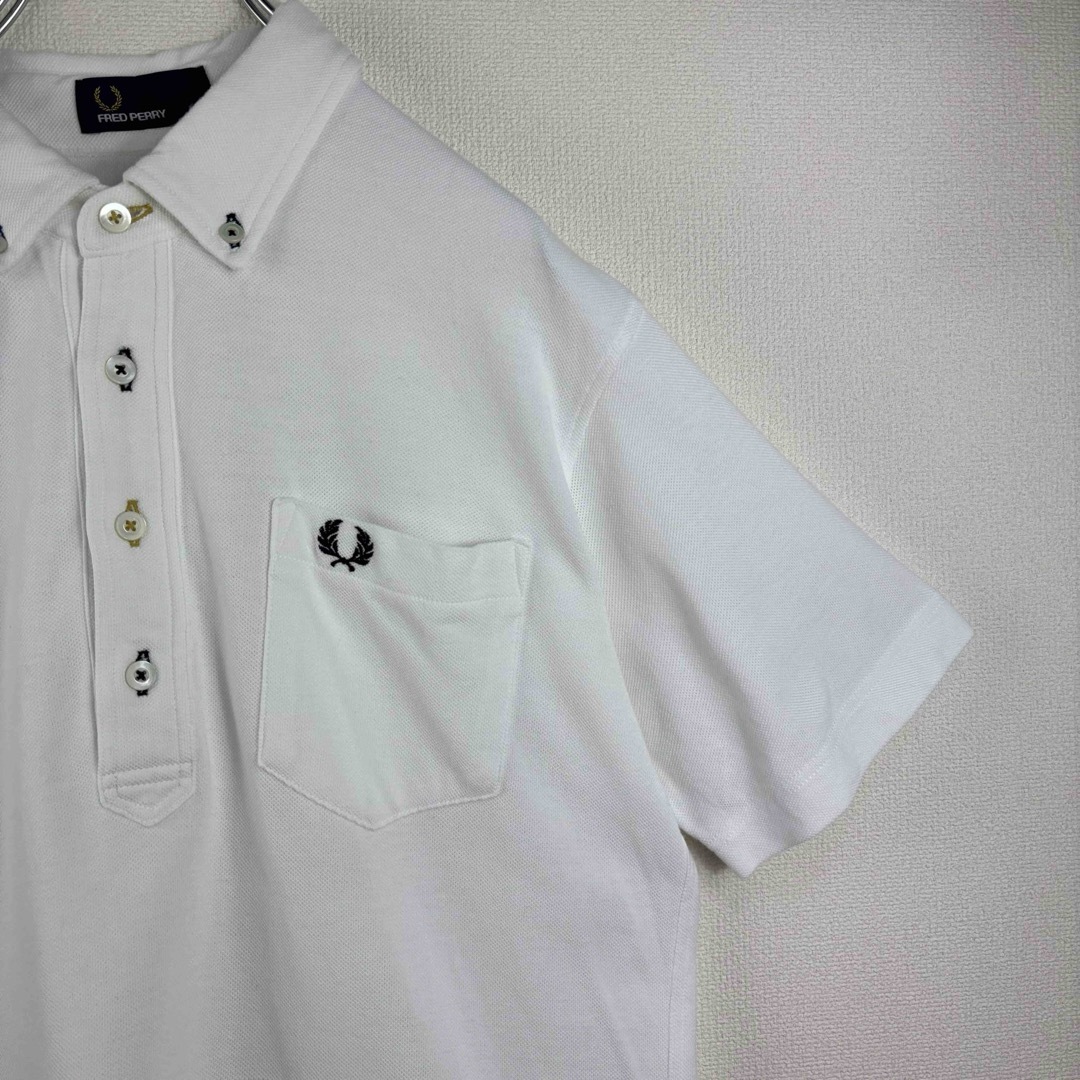 FRED PERRY(フレッドペリー)の大人気　フレッドペリー　ポロシャツ　ボタンダウン　白　ホワイト　M 古着 メンズのトップス(ポロシャツ)の商品写真