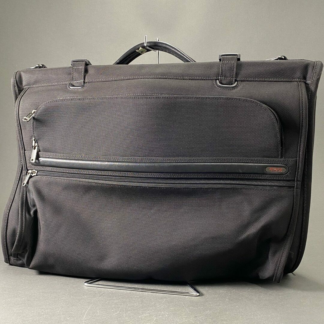 TUMI(トゥミ)のEe14 TUMI トゥミ ALPHA TRI-FOLD CARRY ON GARMENT BAG アルファ ガーメントケース ブラック ビジネスバッグ スーツバッグ カバン メンズのバッグ(ビジネスバッグ)の商品写真