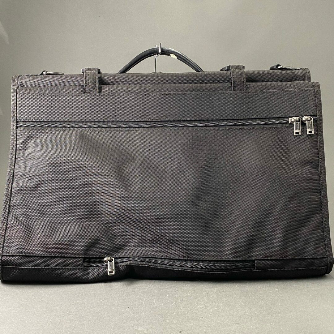 TUMI(トゥミ)のEe14 TUMI トゥミ ALPHA TRI-FOLD CARRY ON GARMENT BAG アルファ ガーメントケース ブラック ビジネスバッグ スーツバッグ カバン メンズのバッグ(ビジネスバッグ)の商品写真
