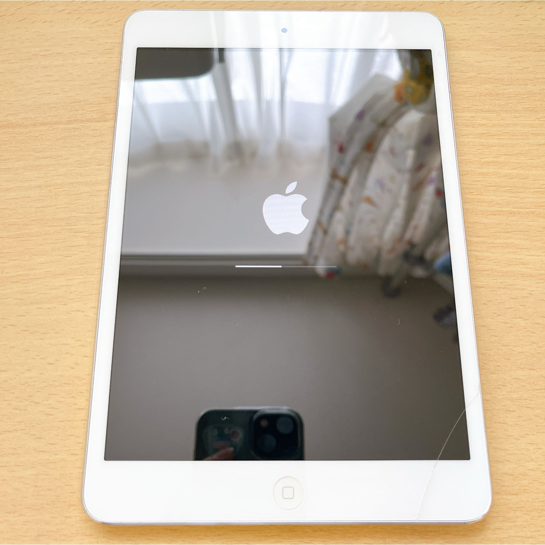 Apple(アップル)のiPad mini Apple シルバー アップル Wi-Fi A タブレット　 スマホ/家電/カメラのPC/タブレット(タブレット)の商品写真