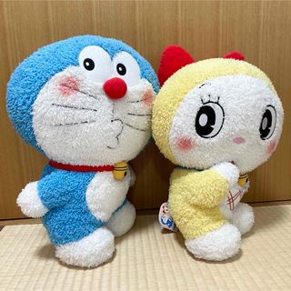 ドラエモン(ドラえもん)のドラえもん＆ドラミちゃん　ふりむきBIGぬいぐるみ　タグ付き(ぬいぐるみ)