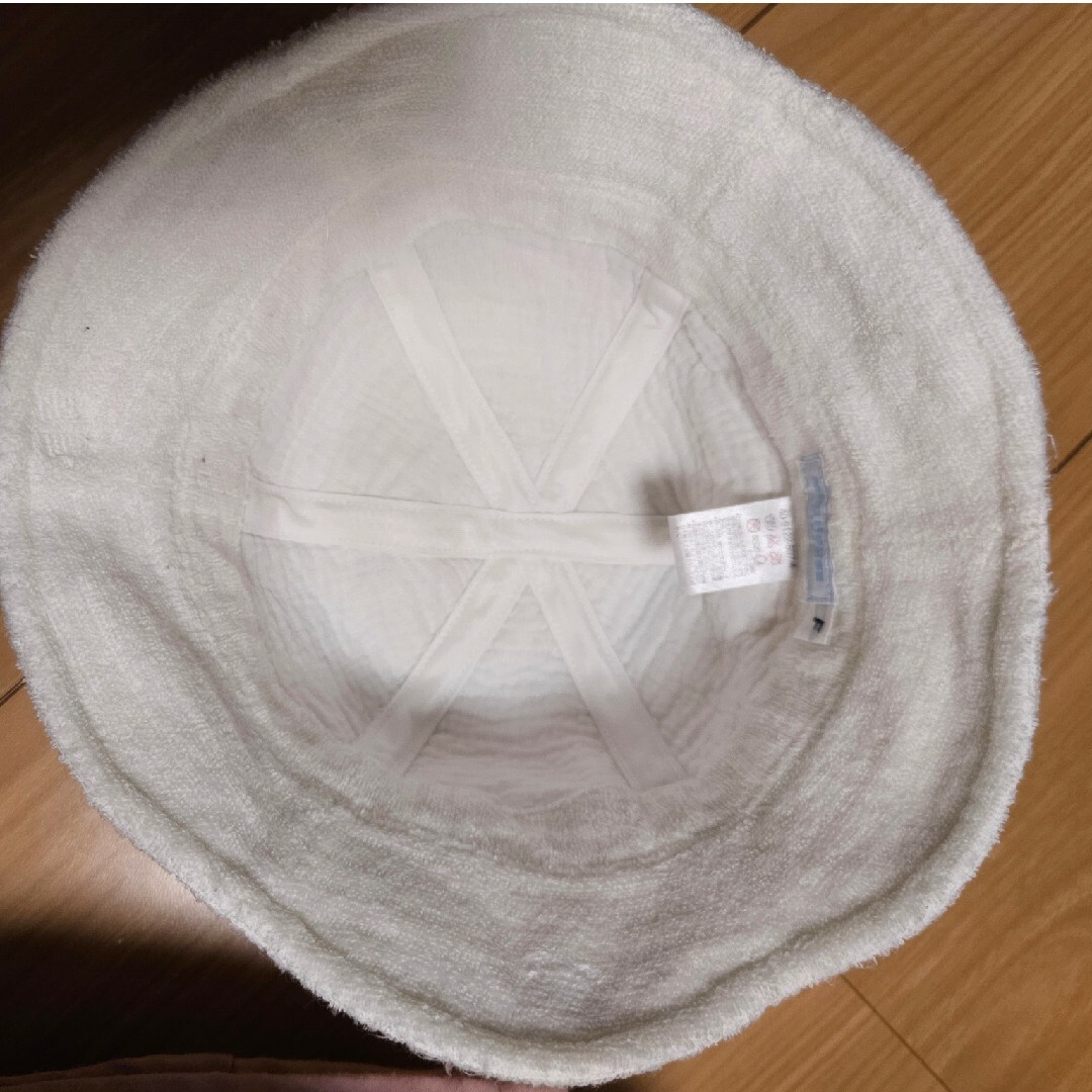 mikihouse(ミキハウス)のミキハウス　ベビー　帽子　白　紐で調節可能　フリーサイズ キッズ/ベビー/マタニティのベビー服(~85cm)(その他)の商品写真
