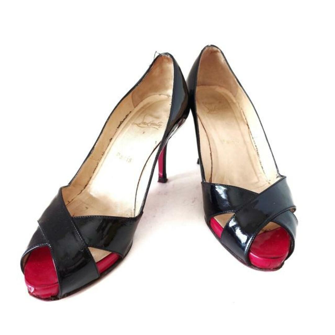 Christian Louboutin(クリスチャンルブタン)のCHRISTIAN LOUBOUTIN(クリスチャンルブタン) パンプス 36 レディース - 黒 オープントゥ エナメル（レザー） レディースの靴/シューズ(ハイヒール/パンプス)の商品写真