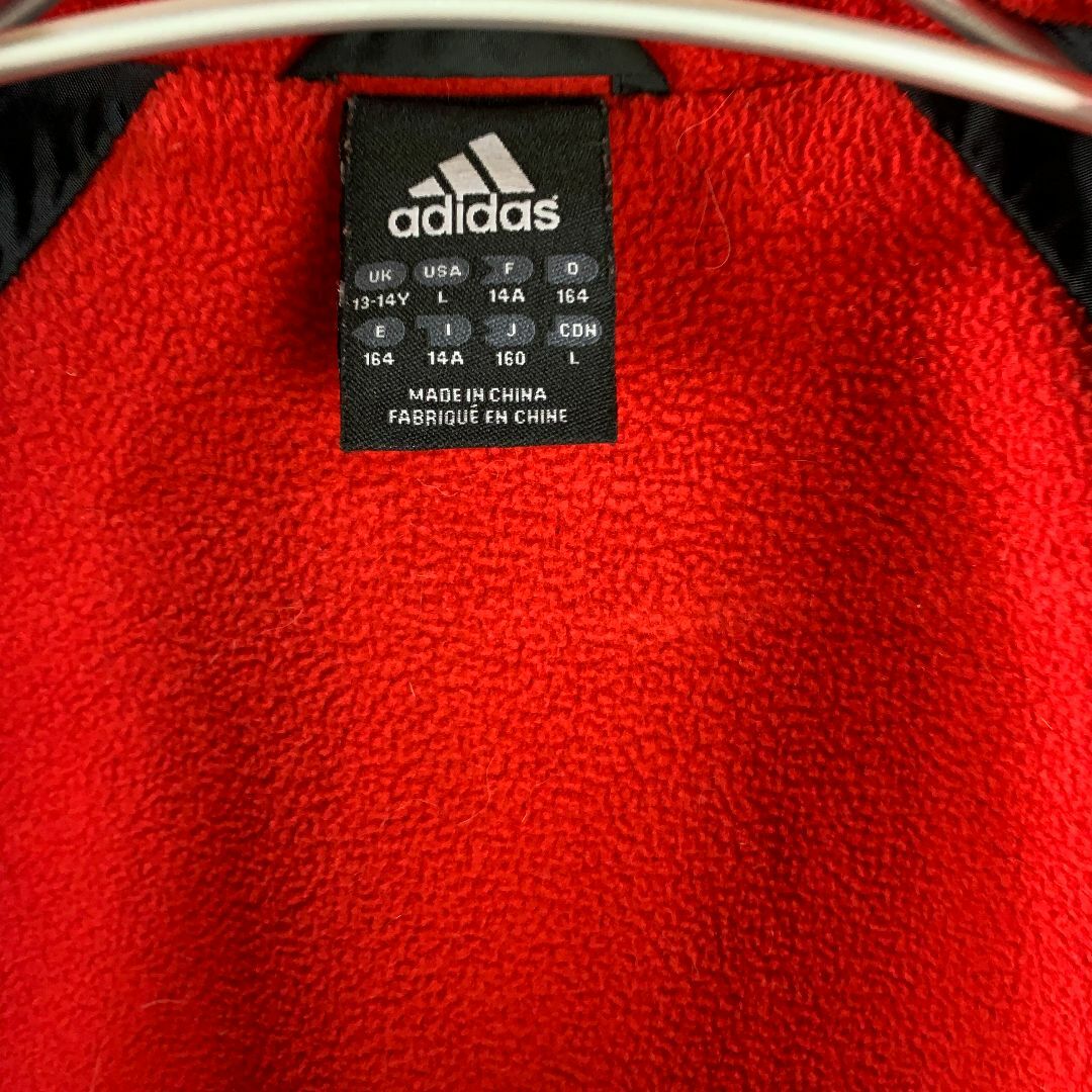 adidas(アディダス)のアディダス ジャケット フルジップ ３本ライン 黒 赤 160サイズ 古着 スポーツ/アウトドアのトレーニング/エクササイズ(ウォーキング)の商品写真