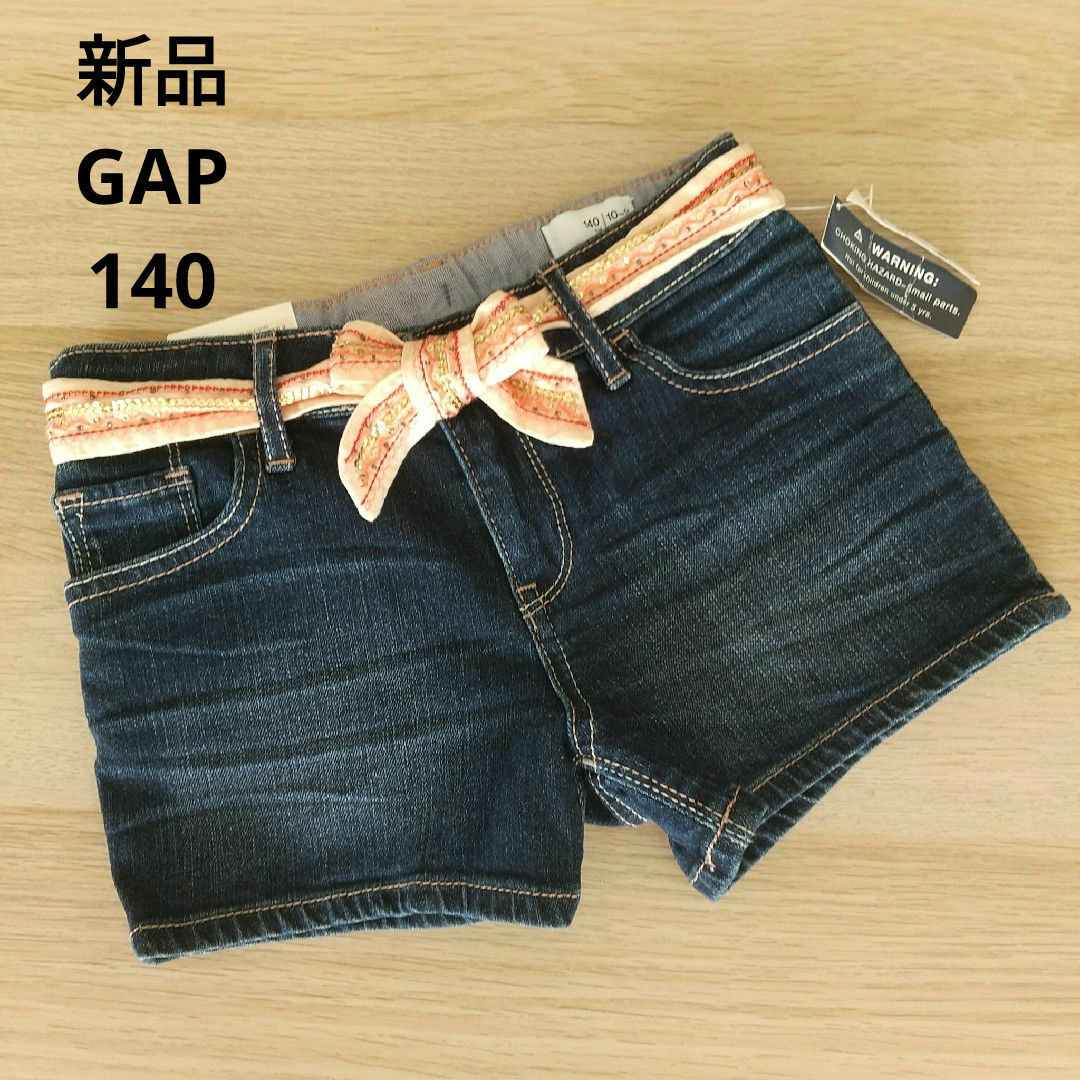 GAP Kids(ギャップキッズ)のGAPKids　スパンコールベルト付き　デニム　ショートパンツ　140 キッズ/ベビー/マタニティのキッズ服女の子用(90cm~)(パンツ/スパッツ)の商品写真