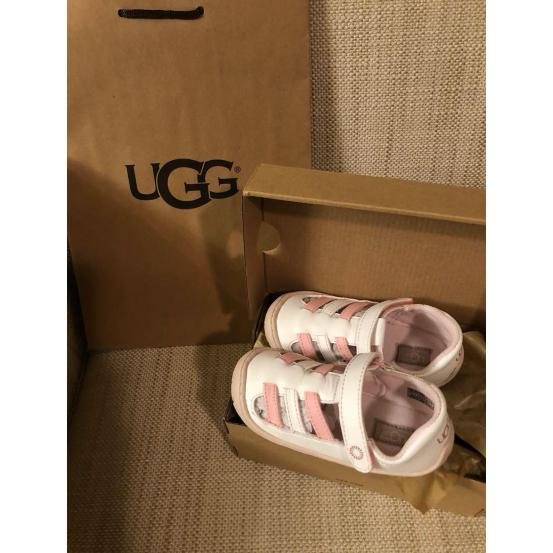 UGG(アグ)の新品 UGG ベビーサンダル 15cm 夏 キッズ/ベビー/マタニティのキッズ靴/シューズ(15cm~)(サンダル)の商品写真