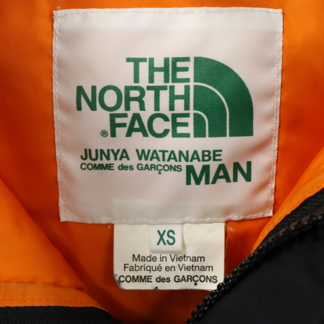 JUNYA WATANABE COMME des GARCONS(ジュンヤワタナベコムデギャルソン)のJUNYA WATANABE COMME des GARCONS ジュンヤワタナベ コムデギャルソン ×THE NORTH FACE ×ザノースフェイス ダウンジャケット ロゴプリント ブラック NF0A3KEK メンズのジャケット/アウター(ダウンジャケット)の商品写真