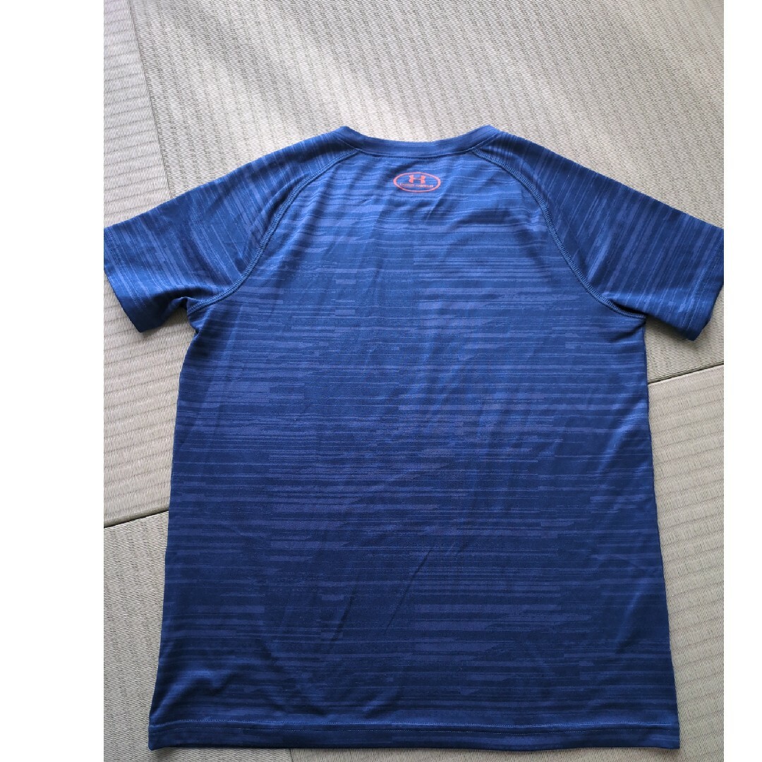 UNDER ARMOUR(アンダーアーマー)のアンダーアーマー　160　Tシャツ キッズ/ベビー/マタニティのキッズ服男の子用(90cm~)(Tシャツ/カットソー)の商品写真