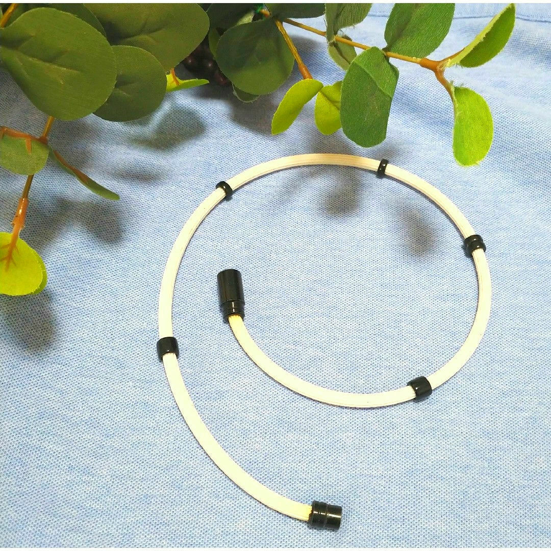 磁気ネックレス V×4 ヴィフォーパワーネックレス ネオプラス メンズのアクセサリー(ネックレス)の商品写真