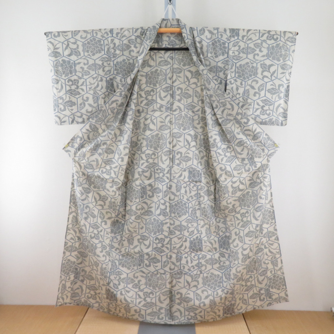 紬 着物 正絹 単衣 ベージュｘ青色 バチ衿 カジュアル着物 細身 仕立て上がり 身丈155cm レディースの水着/浴衣(着物)の商品写真