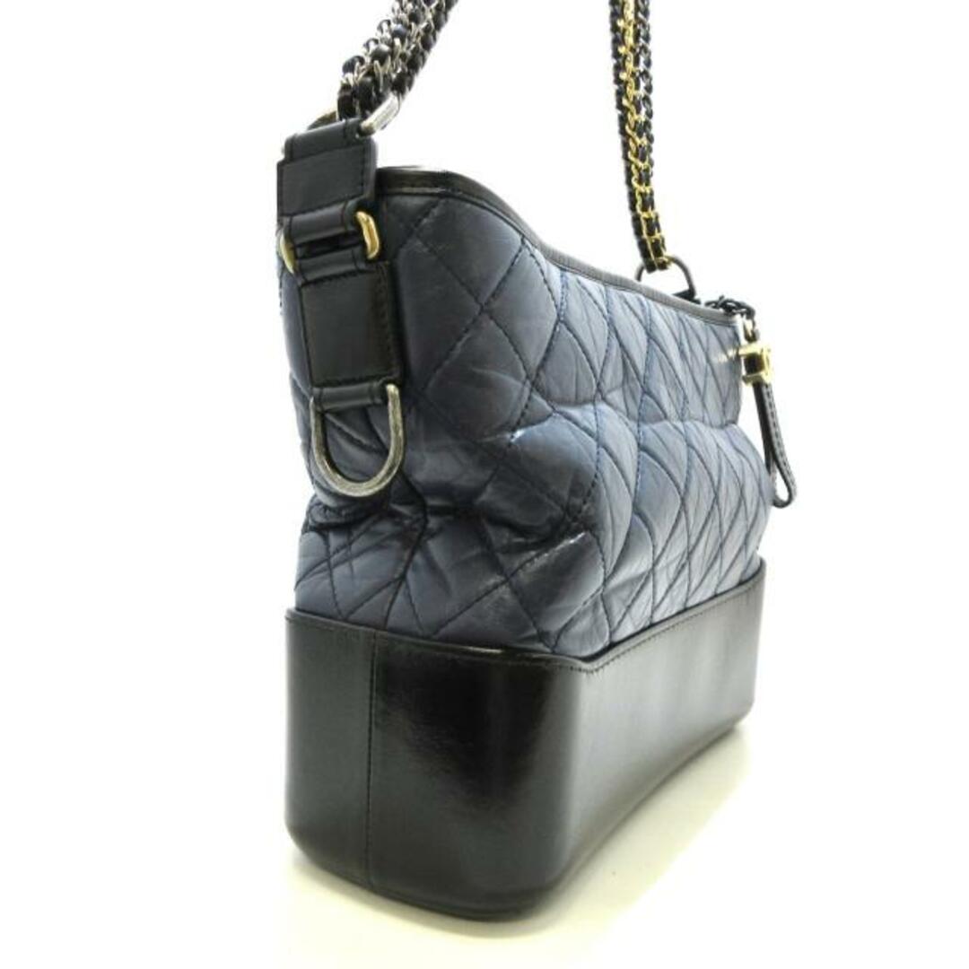 CHANEL(シャネル)のCHANEL(シャネル) ショルダーバッグ レディース ガブリエルドゥシャネルホーボーバッグ A93824 ネイビー×黒 チェーンショルダー/シルバー×ヴィンテージシルバー×ゴールド金具 エイジドカーフスキン×カーフスキン レディースのバッグ(ショルダーバッグ)の商品写真