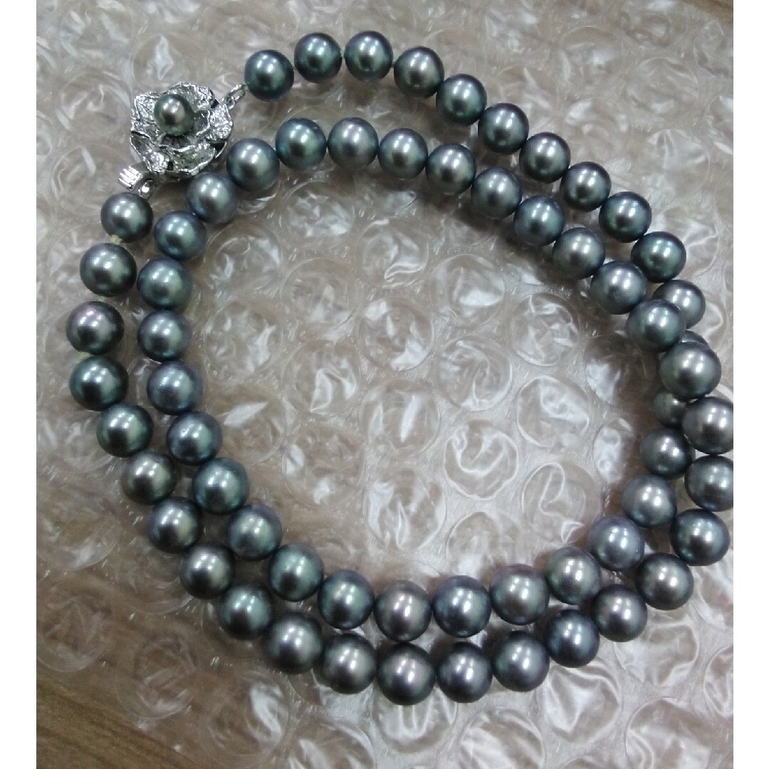 あこや本真珠　染めパールネックレス レディースのアクセサリー(ネックレス)の商品写真