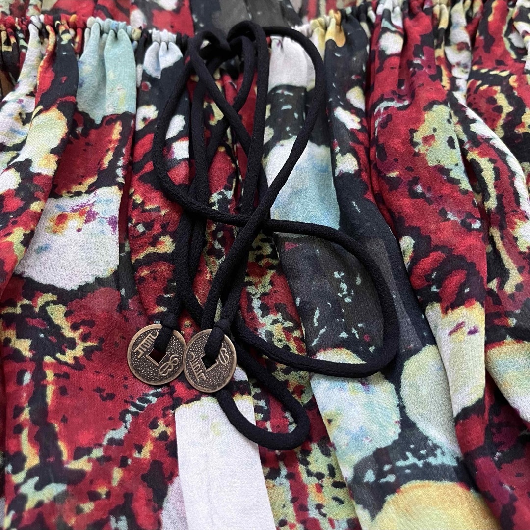 VIVIENNE TAM(ヴィヴィアンタム)の 極美品　ヴィヴィアンタム 小銭 コイン シルク  総柄ブラウス　7分袖　0  レディースのトップス(シャツ/ブラウス(長袖/七分))の商品写真