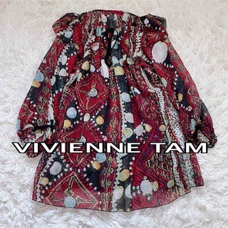 VIVIENNE TAM -  極美品　ヴィヴィアンタム 小銭 コイン シルク  総柄ブラウス　7分袖　0 