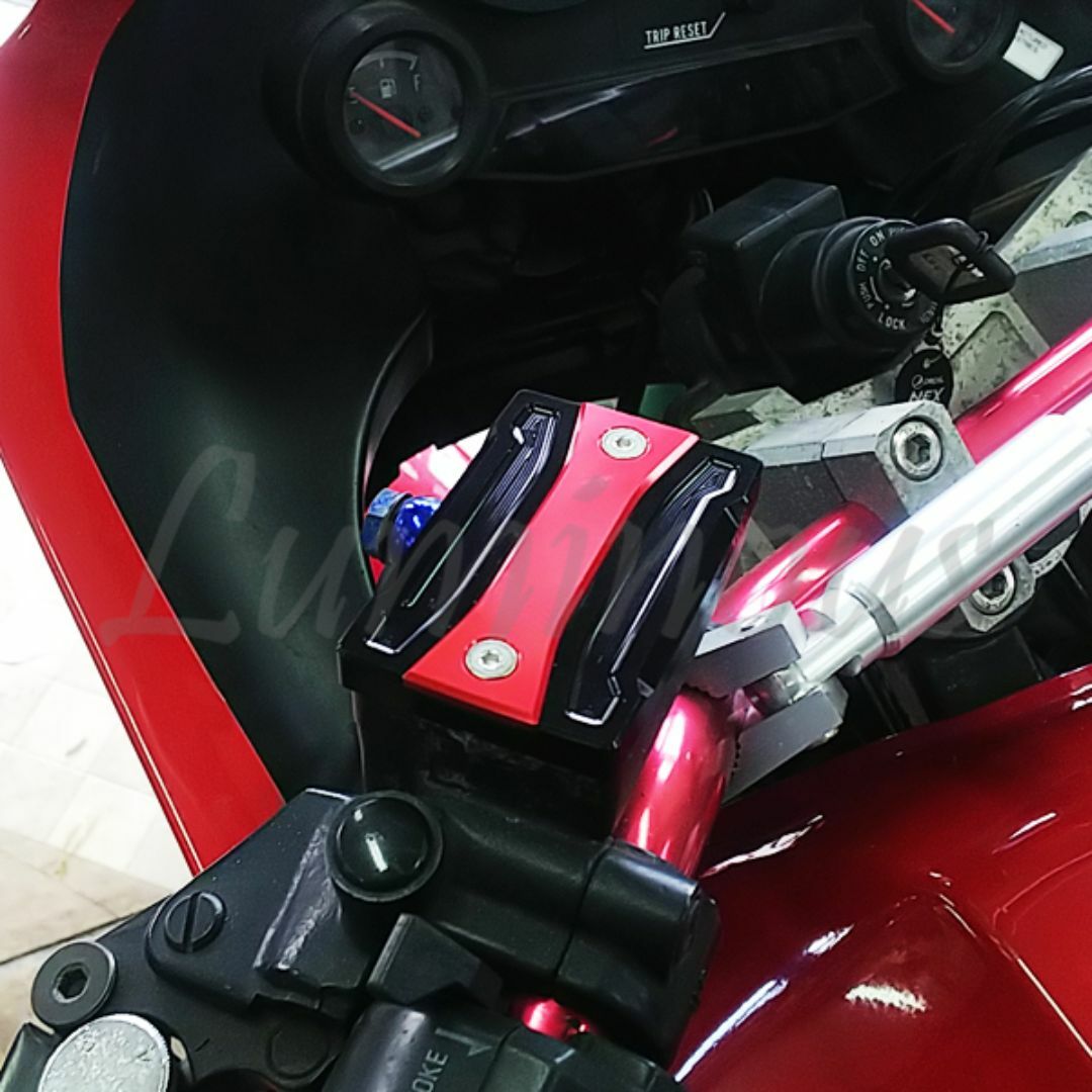 K アルミ フロントブレーキ マスターシリンダーカバー 赤 自動車/バイクのバイク(パーツ)の商品写真