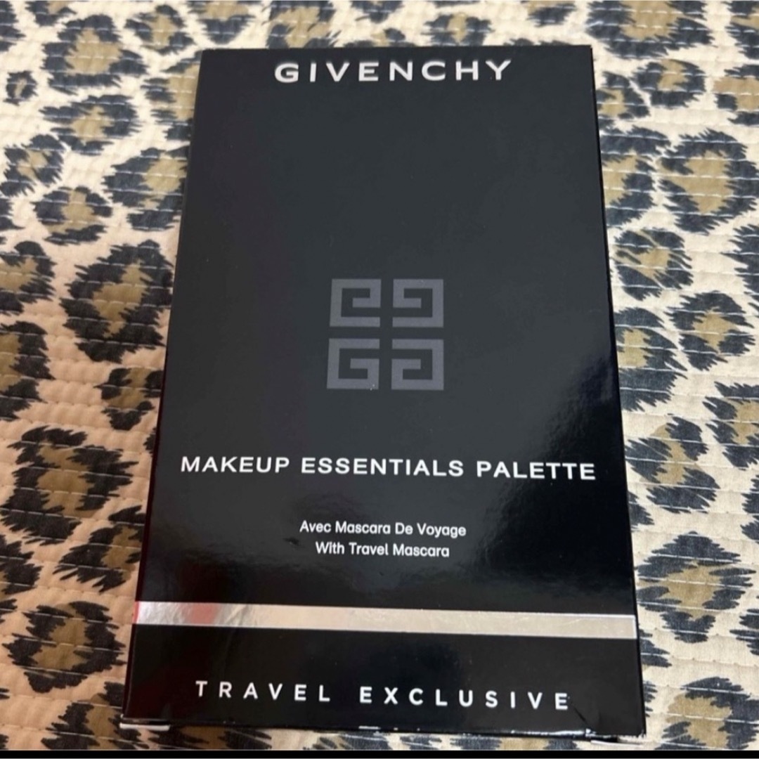 GIVENCHY(ジバンシィ)のクリスマスジバンシーメイクアップエッセンシャルパレット限定品GIVENCHY コスメ/美容のキット/セット(コフレ/メイクアップセット)の商品写真