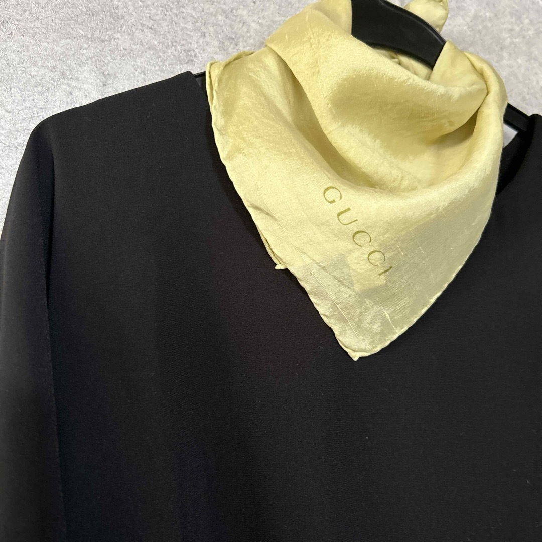 Gucci(グッチ)のGUCCI スカーフ　ミニ　シルク　100%  レディースのファッション小物(バンダナ/スカーフ)の商品写真
