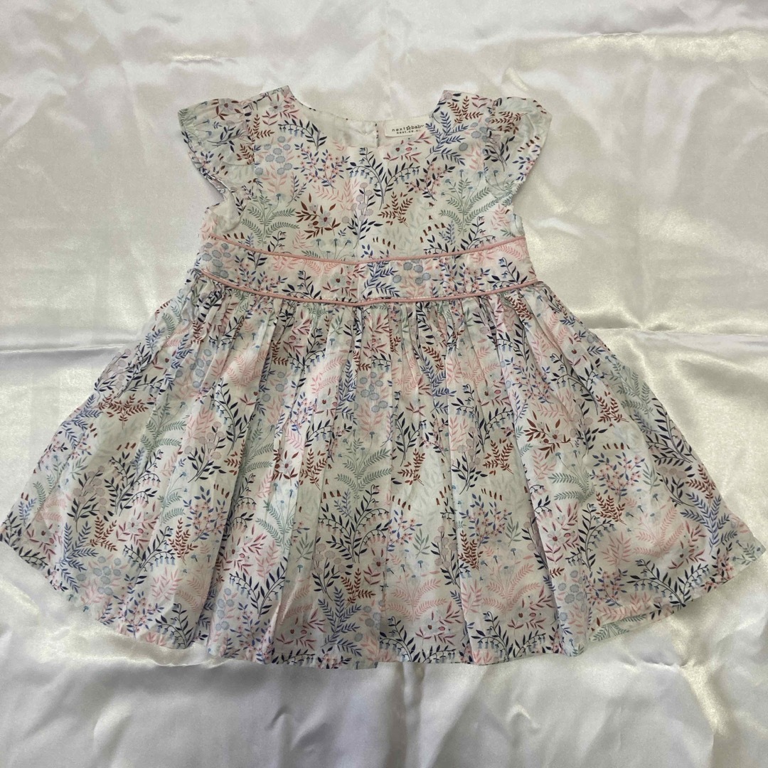 NEXT(ネクスト)のnext baby ボタニカル柄ワンピース 3y-6y 8キロ キッズ/ベビー/マタニティのベビー服(~85cm)(ワンピース)の商品写真